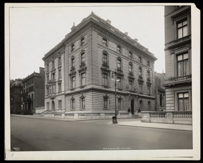 La segunda residencia de George J. Gould en este sitio en la calle 67, Nueva York, 1921 de Byron Company